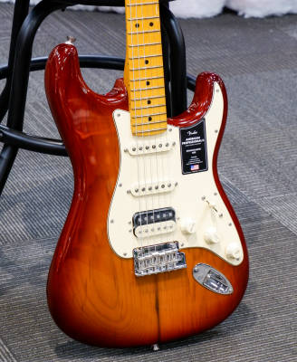 Store Special Product - Fender - American Professional II Stratocaster HSS, Maple Fingerboard - Sienna Sunburst